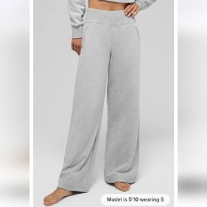 NWOT Alo Yoga Serenity Wide Leg Sweatpants Athletic Heather Grey/ Medium